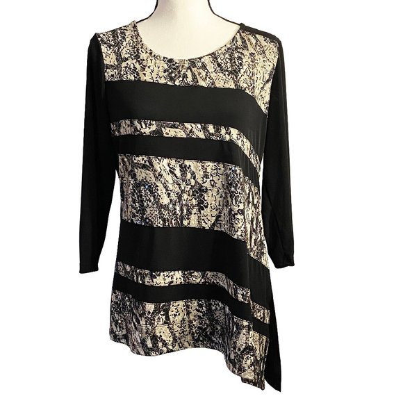 NWOT Black/Cream Top with Asymmetric Hem - Picture 15 of 15